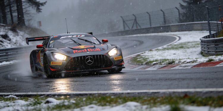 verstappen wacht witte hel op nurburgring door sne
