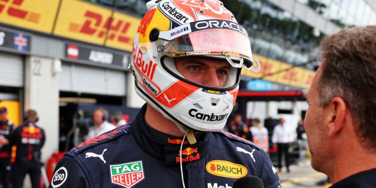 verstappen wuift suggestie van russell over team u