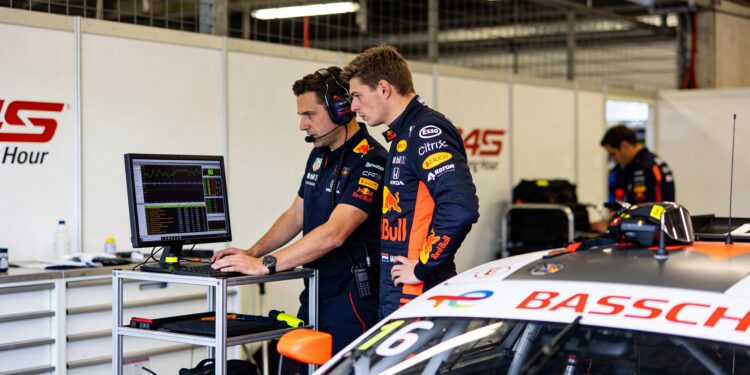 verstappen zorgt voor gekte nurburgring 24 uur uit