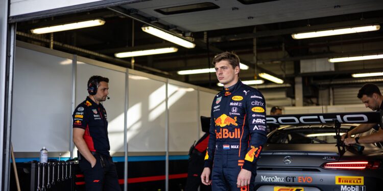 Verstappens Nürburgring-droom eindigt in technische deceptie 1 verstappens nurburgring droom eindigt in technisch