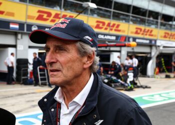 viervoudig f1 kampioen alain prost gewond bij brut