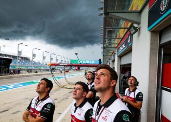 weerchaos in miami f1 grand prix vervroegd f2 race