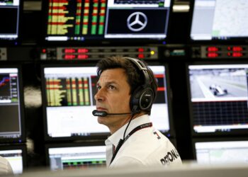 wolff gebruikt verstappen als voorbeeld na clash r