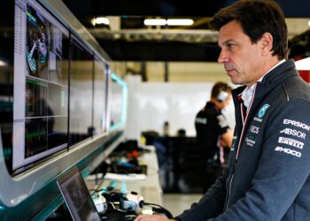 wolff tempert optimisme mercedes upgrade presteert