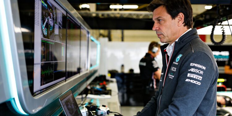 wolff tempert optimisme mercedes upgrade presteert