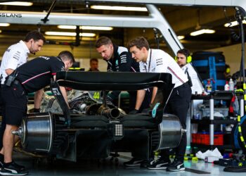 zorgen bij mercedes na catastrofale accustoring ru