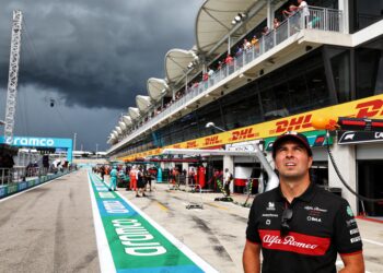 zware regenval bedreigt gp miami fia overweegt sch