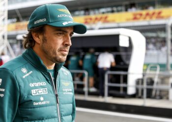alonso hint op f1 pensioen na uitspraak over barce