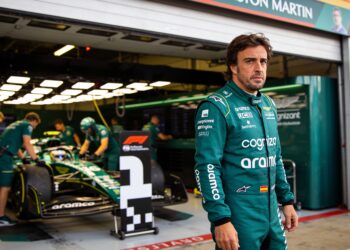 alonso kraakt aston martin slechtste auto en slech