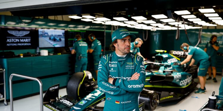 alonso legt druk op newey ons aston martin chassis