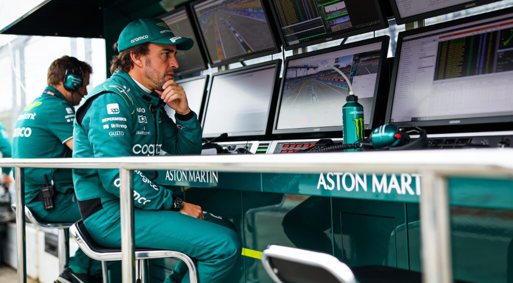 alonso luidt noodklok nul positieve punten na mona
