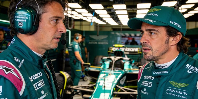 Alonso waarschuwt Aston Martin: 'Je crasht met dit probleem' 1 alonso waarschuwt aston martin je crasht met dit p