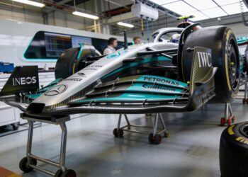 analyse mercedes unieke diffuser upgrade in canada