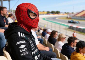 antonelli als spider man gespot f1 onthult beelden