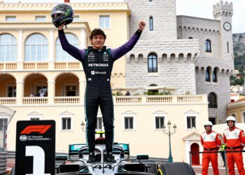 antonelli domineert in monaco en behaalt eerste f1