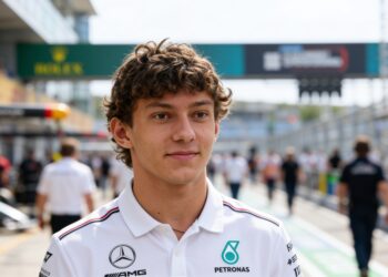 antonelli krijgt steun van hamilton en verstappen