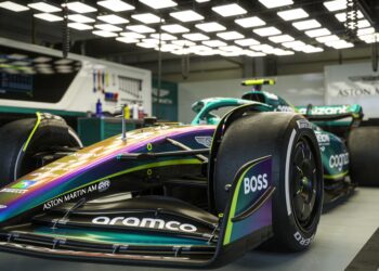 aston martin onthult unieke kameleon livery voor m