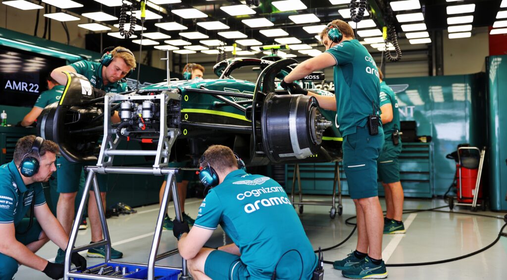 aston martin plant cruciale upgrade voor zomerstop
