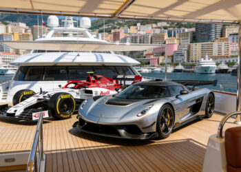 audi f1 auto en koenigsegg jesko op superjacht in