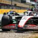 bizar opgeworpen steen schakelt hulkenberg uit in