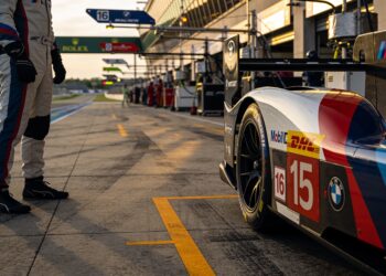 bmw erft pole op le mans na straf voor cadillac