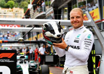 bottas en gasly onthullen opvallende helmen voor m