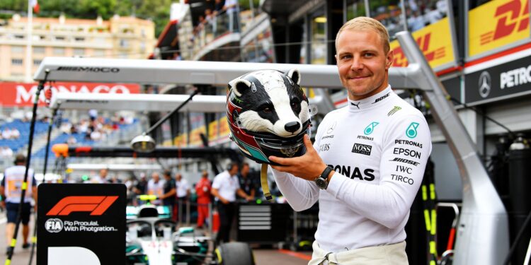 bottas en gasly onthullen opvallende helmen voor m