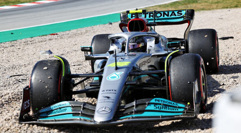 bottas ontsnapt aan crash na falen rempedaal tijde