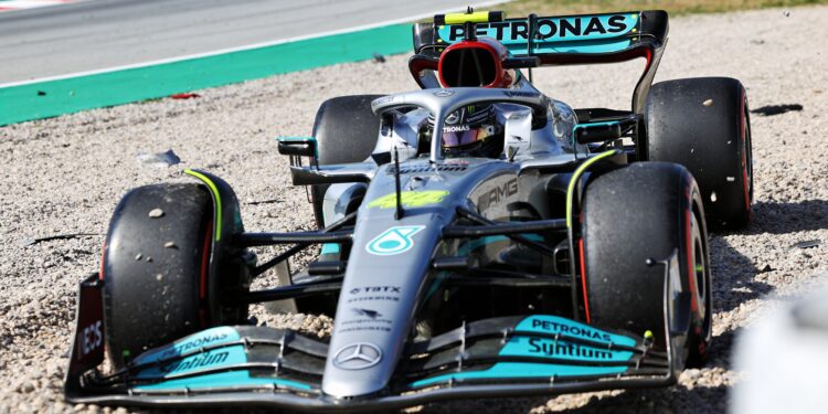 bottas ontsnapt aan crash na falen rempedaal tijde