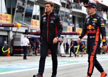 briatore speculeert over verstappen move naar merc