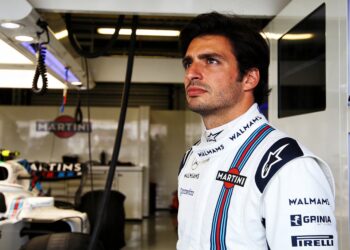 carlos sainz onthult plan racen tot na zijn veerti