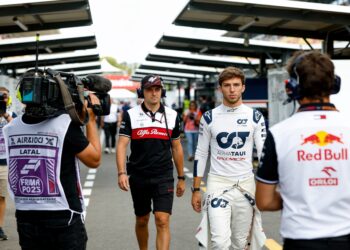controverse in barcelona fia draait straf gasly va