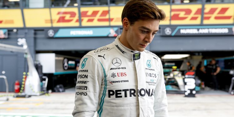coulthard russell maakt comeback en wint in barcel