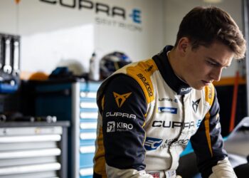 dan ticktum door eigen team op de vingers getikt n