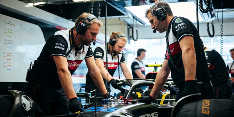 F1-inkomsten exploderen, maar budgetplafond treft personeel 1 f1 inkomsten exploderen maar budgetplafond treft p