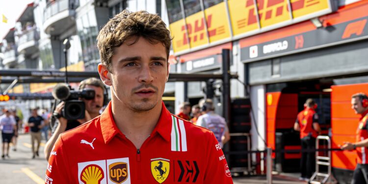 ferrari blunder leclerc verschijnt in kit van hami
