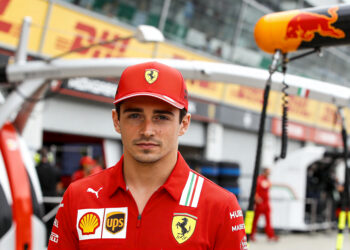 ferrari doorbreekt salarisgrens van 100 miljoen me