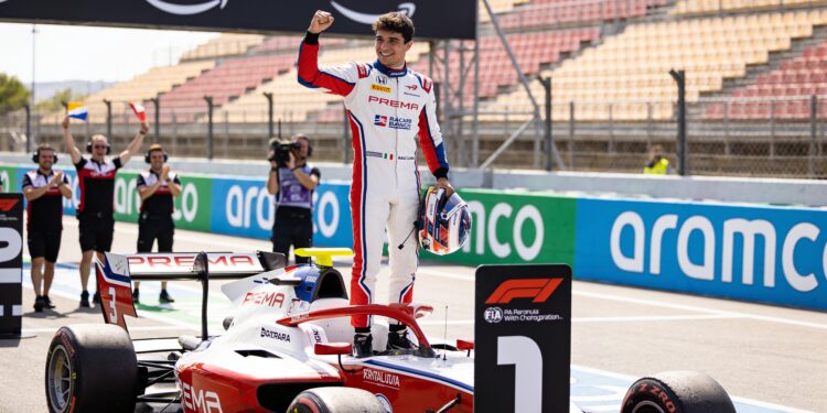 ferrari talent camara oppermachtig in f2 race barc