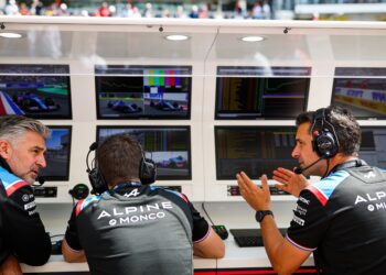 fia draait straf gasly terug red bull en mclaren i