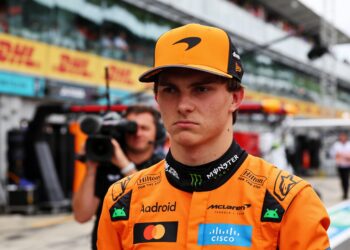 fia herstelt podium gasly piastri en russell zwaar