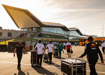 gp barcelona catalunya debuteert met clash met 24