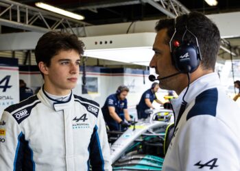 grote namen aan de kant rookies domineren fp1 in b