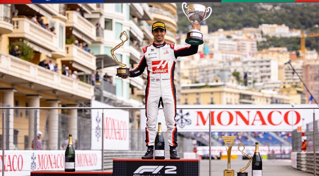 hadjar pakt eerste red bull podium na moeizaam mon