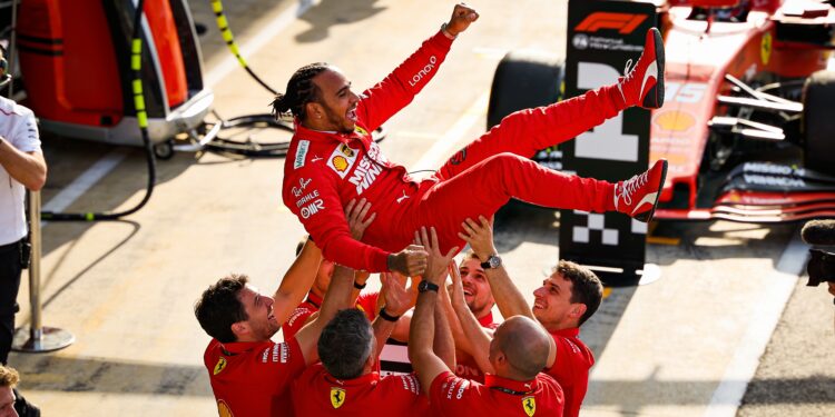 hamilton behaalt emotionele eerste zege voor ferra
