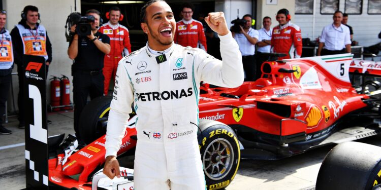 hamilton doorbreekt mercedes dominantie met ferrar