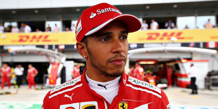 Hamilton klimt naar P2 en daagt dominante Antonelli uit 1 hamilton klimt naar p2 en daagt dominante antonell