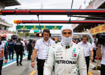 hamilton negeert rosberg op startgrid in barcelona