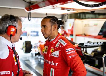 hamilton onthult ferrari krijgt cruciale motorupgr