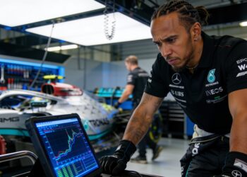 hamilton ontkent snelheidsovertreding na penalty i