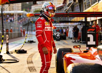 hamilton ontloopt straf in monaco klimt naar p2 in